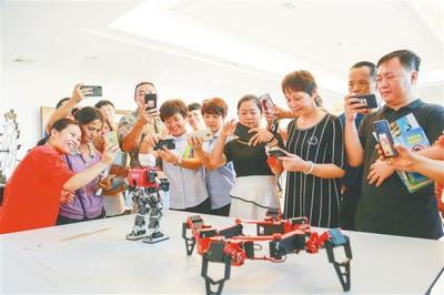 流动科技馆走进万宁 近距离感受科技魅力